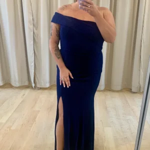 Adele - Robe longue en jersey extensible coupe ajustée à une bretelle