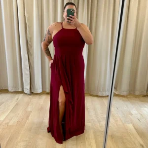 Sissy - Robe longue simple, col haut et jupe avec fente en cascade