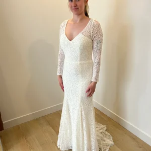 Wilma - robe de mariée en dentelle extensible de coupe ajustée avec dos ouvert en V
